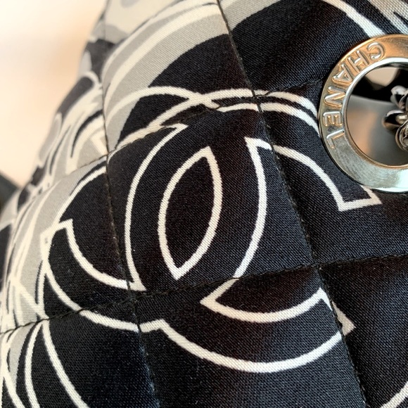 CHANEL RARE Kaleidoscope Abstract Quilted Black White Silk Bag Bijoux Silver 🖤 - Picture 2 of 16